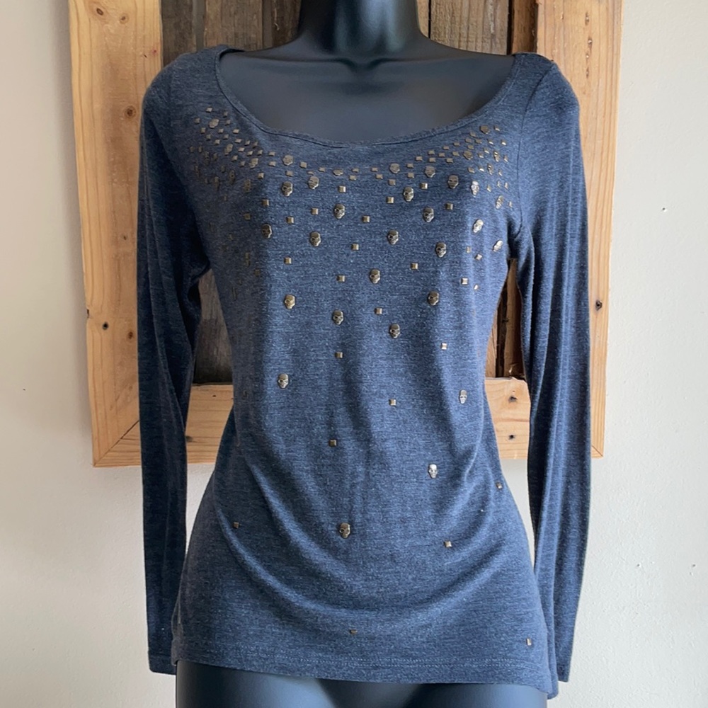 The Clas-sic Grey Long-slv Shirt Tiny Gold skulls